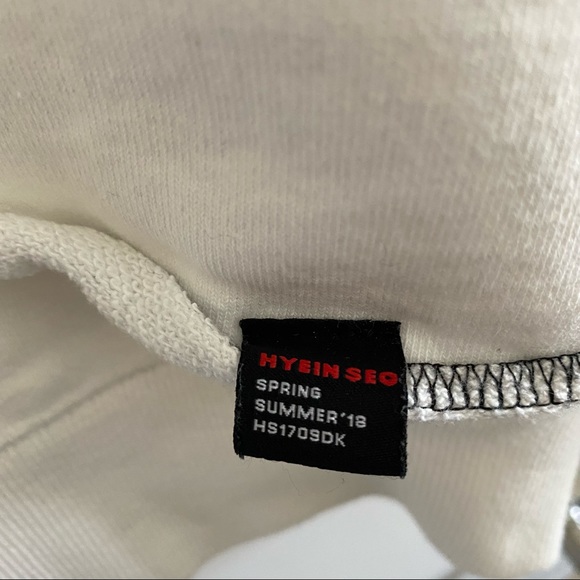Hyein Seo Sweatshirt - Picture 2 of 4